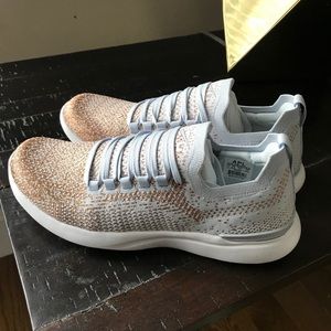 NWOT APL TechLoom Breeze size 7